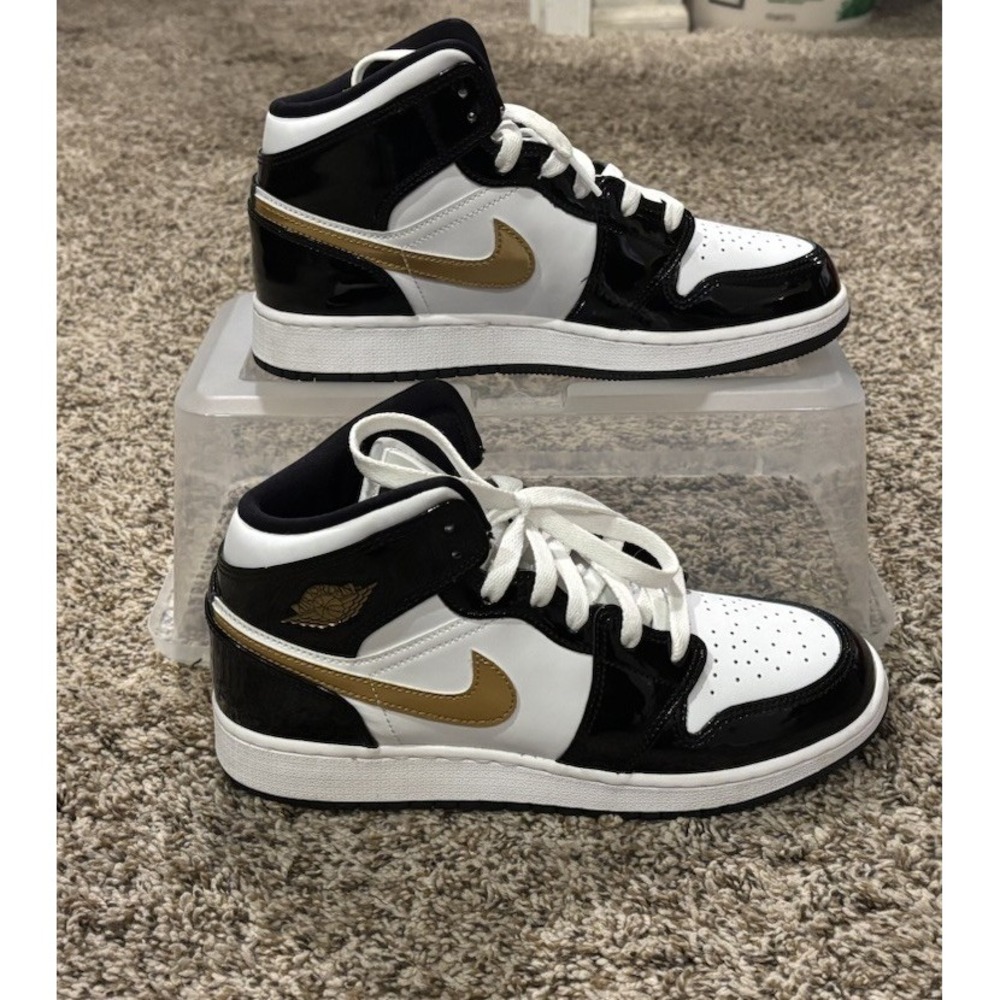 Nike Jordan Air Retro 1 Mid SE Black Gold Patent Leather BQ6931-007 Youth 6Y